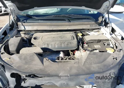 2021 Jeep Cherokee Latitude 4X4 z USA, uszkodzony, nr VIN 1C4PJMCBXMD123352